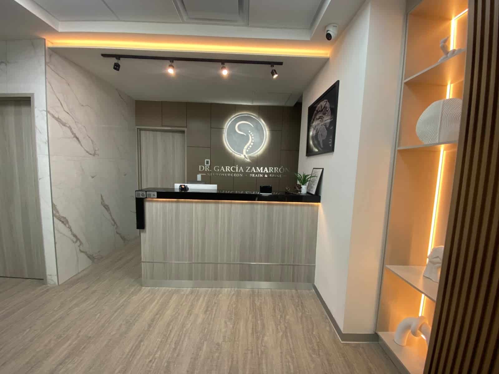 Consultorio especializado para la valoración de pacientes con padecimientos de cerebro y columna.